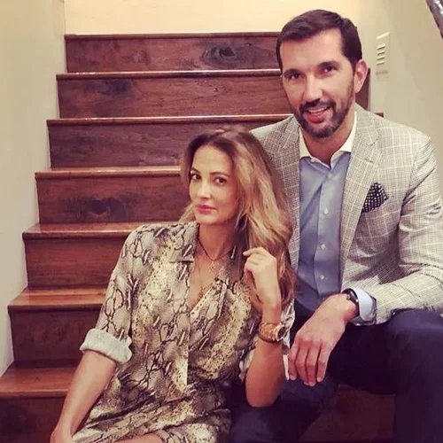 Peja Stojaković - Αλέκα Καμηλά |  Στην αποφοίτηση του κούκλου γιου τους Andrej στην Αμερική – Φωτογραφίες