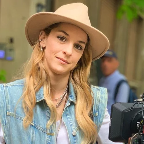 15 χρόνια πριν | Όταν η 27χρονη Γιούλικα Σκαφιδά μαγνήτιζε τον φωτογραφικό φακό με τα καταγάλανα μάτια της