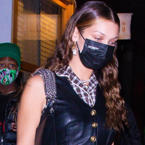 Η τάση που θα αντικαταστήσει το λευκό T-shirt