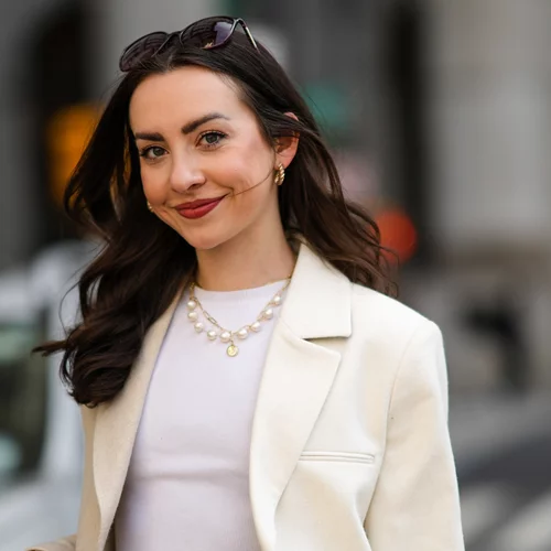 Τα μολύβια ματιών που φωτίζουν υπέροχα τα καστανά μάτια