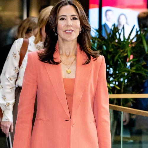 Πριγκίπισσα Mary της Δανίας | Η εμφάνιση με κοστούμι Massimo Dutti