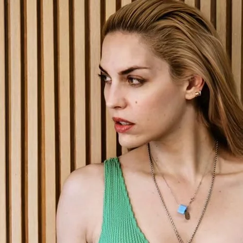 Η Μαντώ Γαστεράτου με πιο κοντά μαλλιά από ποτέ | Η μεγάλη αλλαγή που έκανε στα μαλλιά της εν όψει φθινοπώρου