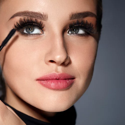 Οι καλύτερες mascaras για εσένα που έχεις κοντές βλεφαρίδες