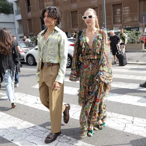 Παριζιάνες vs Μιλανέζες | Τι φοράνε αυτή την εποχή οι πιο κομψές γυναίκες του πλανήτη