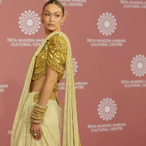 To Hollywood πήγε Bollywood | Οι glam εμφανίσεις των σταρ που βρέθηκαν σε εγκαίνια στη Βομβάη