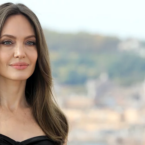 Angelina Jolie | Η συγκινητική ανάρτηση για τα 15 χρόνια από τον θάνατο της μητέρας της
