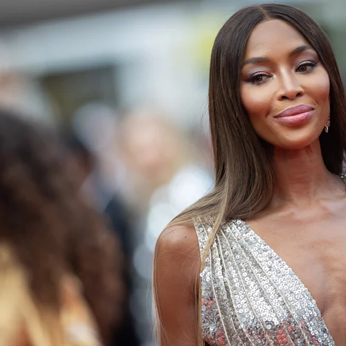 Naomi Campbell | Αποκάλυψε για πρώτη φορά ποιος superstar θα είναι ο νονός της κόρης της