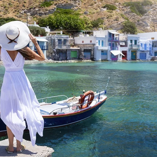 Ιδιαίτερα κολακευτικές αναφορές επιφυλάσσουν για τη Μήλο έγκυρα γαλλικά μέσα ενημέρωσης