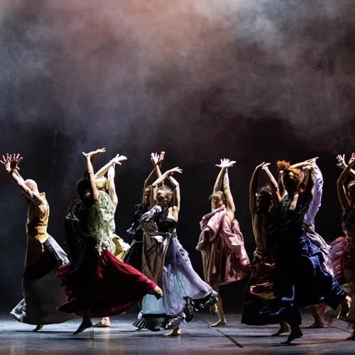 LOVETRAIN2020 | Ο Ισραηλινός χορογράφος Εμανουέλ Γκατ φέρνει στην Πειραιώς 260 μια ιδιαίτερη παράσταση