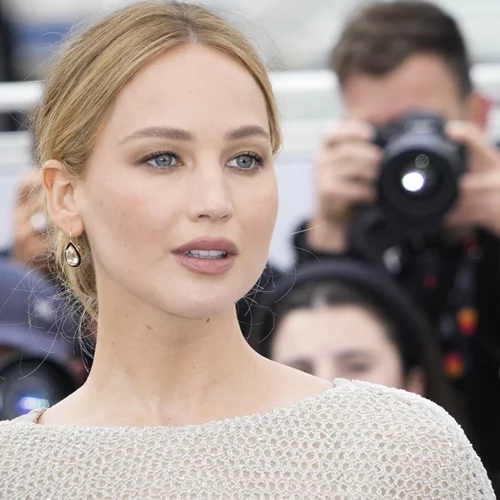 Jennifer Lawrence | Μέλος της παραγωγής ντοκιμαντέρ για τα δικαιώματα των γυναικών στο Αφγανιστάν
