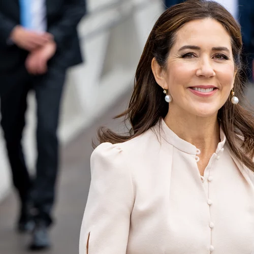 Τα looks της βασίλισσας Mary από την περιοδεία της στη Δανία είναι το style inspo που χρειάζεσαι για το φθινόπωρο