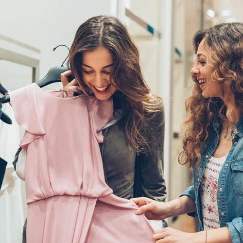 Ξεκινούν σήμερα οι καλοκαιρινές εκπτώσεις – Μέχρι πότε διαρκούν, τι πρέπει να προσέξουν οι καταναλωτές