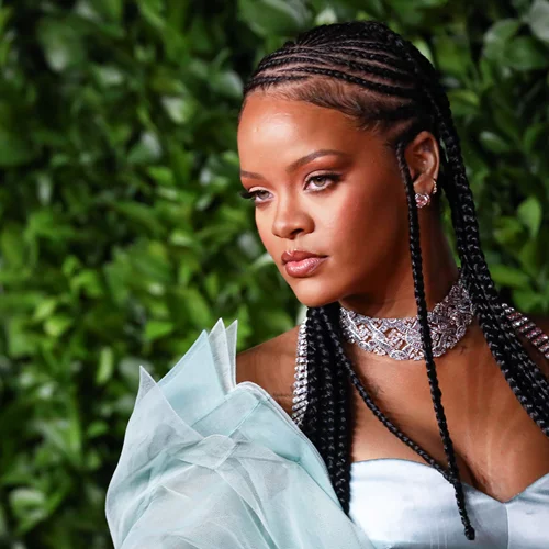 Rihanna | Γιατί οι fans της θέλουν να μποϊκοτάρουν το brand της;