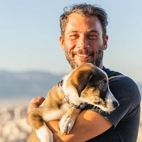 O Αντίνοος Αλμπάνης ποζάρει ημίγυμνος και αυτοσαρκάζεται με τον καλύτερο τρόπο