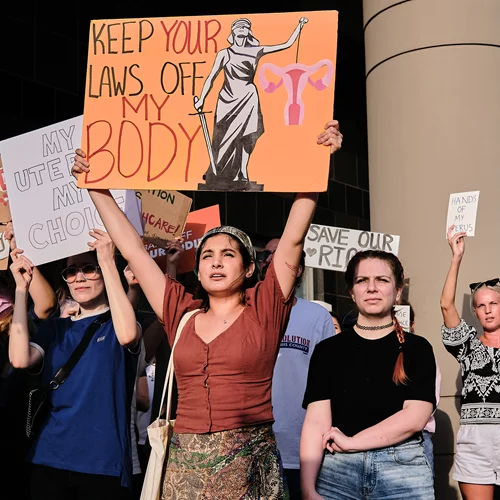 Τι ακριβώς συμβαίνει με τις αμβλώσεις στις ΗΠΑ