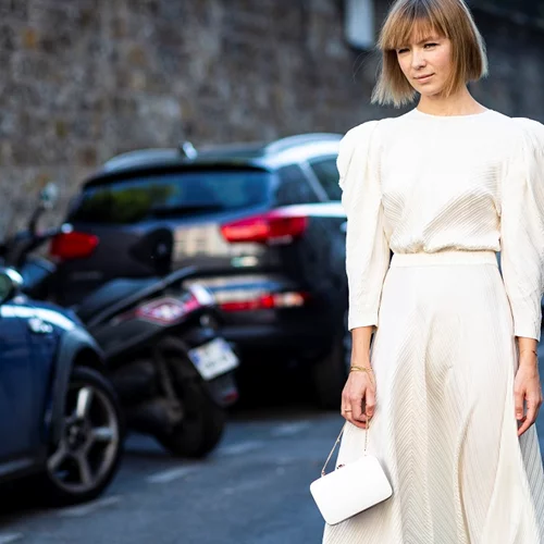 10 φορέματα που μπορείς να αγοράσεις στις καλοκαιρινές εκπτώσεις αλλά θα φορέσεις και το φθινόπωρο