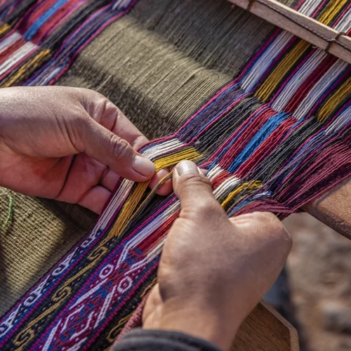 "Το Φαινόμενο της Πεταλούδας" | 41 καλλιτέχνες στο ιστορικό εργοστάσιο της Κλωστοϋφαντουργίας Μουζάκη