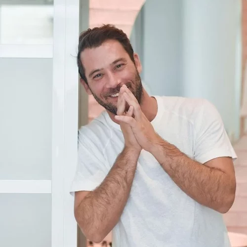 "Καλά εδώ ο κόσμος καίγεται…" | H αποστομωτική απάντηση του Αντίνοου Αλμπάνη στα αρνητικά σχόλια που δέχεται με αφορμή τις αναρτήσεις του στα social media