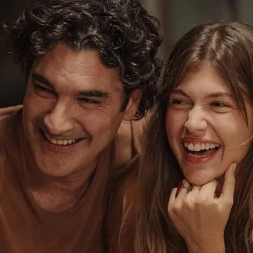 "Maestro" | O Χριστόφορος Παπακαλιάτης αποκαλύπτει το "πονηρό" μυστικό πίσω από την άψογη πιανίστρια Κλέλια Ανδριολάτου