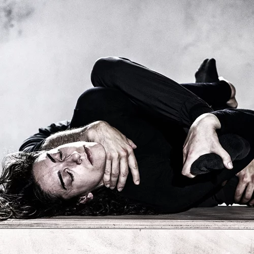 ''Σιωπή'' | Ένα ανατρεπτικό έργο παρουσιάζει η ομάδα χορού RootlessRoot