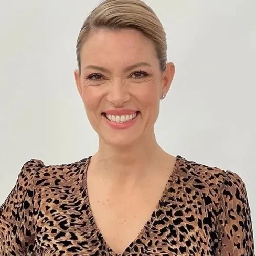 Βίκυ Καγιά | Το πεντικιούρ της έχει το χρώμα που λατρεύουν οι fashionistas τώρα