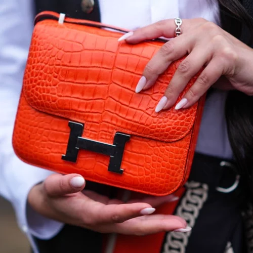 Πώς θα κάνεις το πιο επιτυχημένο ημιμόνιμο μανικιούρ μόνη σου στο σπίτι