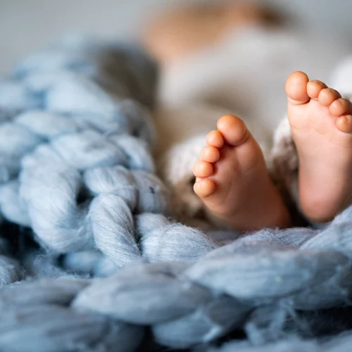 Κύκλωμα εμπορίας βρεφών | Στα Χανιά έφτασαν ζευγάρια από το εξωτερικό