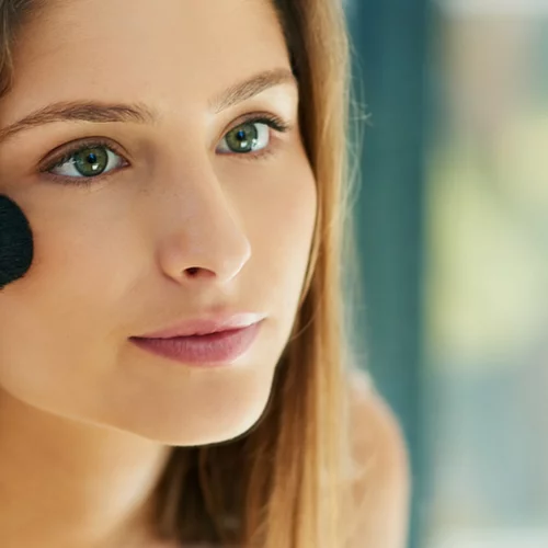 Τα μυστικά για το τέλειο μακιγιάζ του 5λεπτου