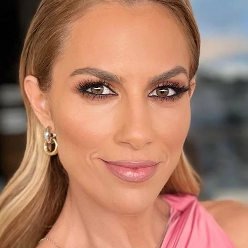 "Μαμά τι κάνεις;" | Το αστείο βίντεο που δημοσίευσε η Ντορέττα Παπαδημητρίου με τον πανέμορφο γιο της, Φίλιππο, από την τελετή αποφοίτησής του