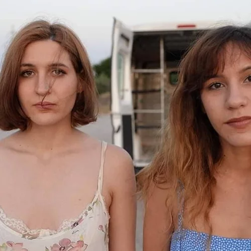 Όλγα και Νίκη Σκιαδαρέση | Οι δίδυμες κόρες του Σκιαδαρέση και της Μάλφα σε μία σπάνια δημόσια εμφάνιση