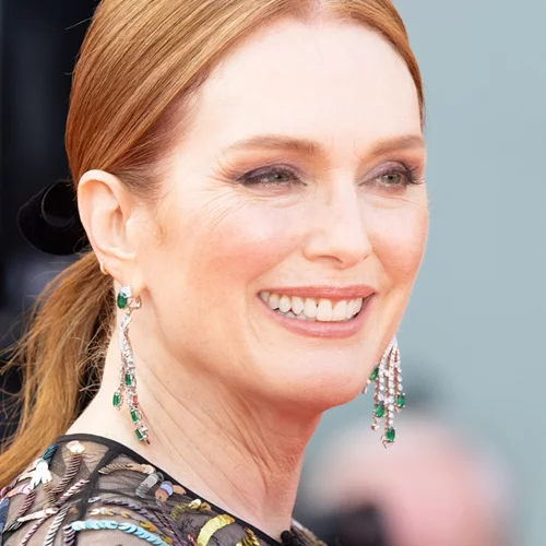 Julianne Moore | Κάποτε της είχαν πει να προσπαθήσει να δείχνει πιο όμορφη