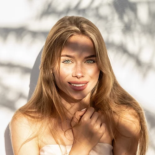 10 καλοκαιρινά (και πολύ εθιστικά) αρώματα που μυρίζουν φρεσκάδα και θα αγοράζαμε ξανά και ξανά