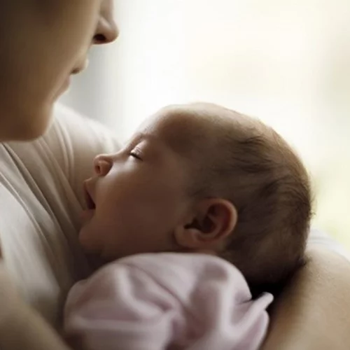 Κύκλωμα εμπορίας βρεφών στα Χανιά | Γεννήθηκαν και άλλα δίδυμα από παρένθετη μητέρα