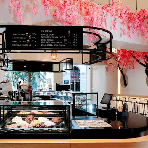 Και όμως η γεύση ανθίζει... στο νέο κατάστημα παγωτού Kayak