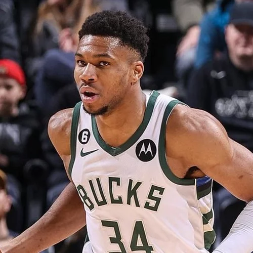 Νέα κορυφή για τον Γιάννη Αντετοκούνμπο στο ΝΒΑ: Ισοφάρισε ιστορικό ρεκόρ του Καρίμ Αμντούλ-Τζαμπάρ [βίντεο]