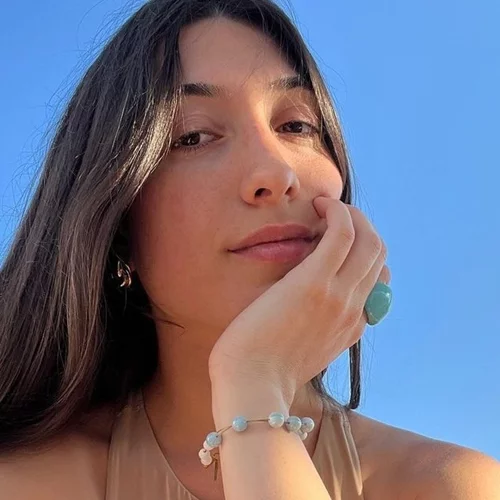 Κατερίνα Κακοσαίου | Η 24χρονη κόρη του Γιάννη Πλούταρχου σε μία υπέροχη φωτογραφία με τις πανέμορφες αδελφές της και τη μητέρα τους, Μαρία Παπαδοπούλου