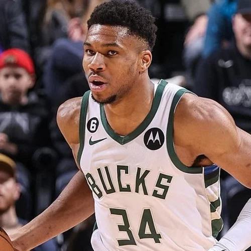 Γιάννης Αντετοκούνμπο | "Μακάρι ο πατέρας μου να ήταν εδώ μαζί μας απόψε για να δει τι έχουμε καταφέρει..."