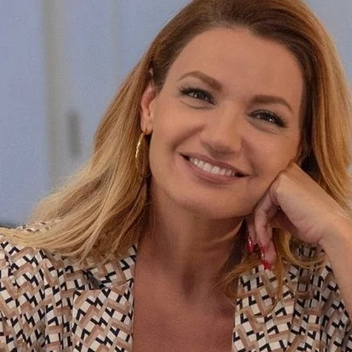 Παναγιώτα Βλαντή | Το νέο chic κούρεμά της είναι ό,τι πιο βολικό μπορείς να κάνεις