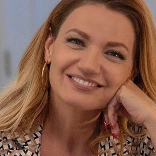 Ξανθιά, καλλίγραμμη και κούκλα | Δείτε την Παναγιώτα Βλαντή σχεδόν 20 χρόνια πριν