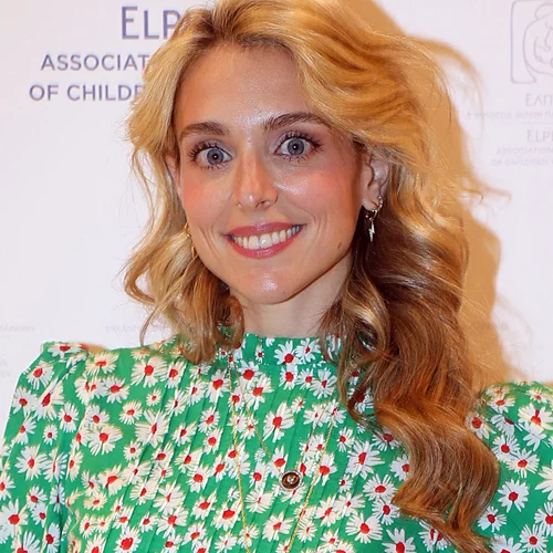 15 χρόνια πριν | Η Μαριάννα Γουλανδρή Λαιμού σε μία δημόσια εμφάνιση με τη γιαγιά της, Μαριάννα Β. Βαρδινογιάννη