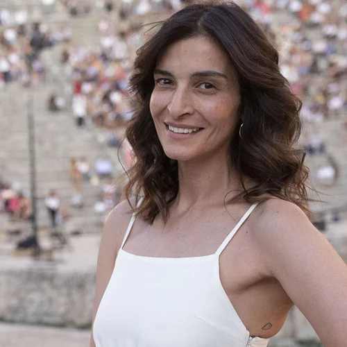 To αγαπημένο χρώμα νυχιών της Αντιγόνης Κουλουκάκου δείχνει πάντοτε κομψό και classy