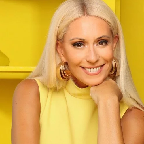 Η Μαρία Μπακοδήμου ταξίδεψε στην Αφρική | Οι μαγευτικές φωτογραφίες από τα μέρη που επισκέφθηκε και το ιδανικό outfit που επέλεξε για τις βόλτες της