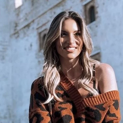 "Τα μαλλιά είναι τοπ" | Η Αθηνά Οικονομάκου με νέο κούρεμα και χρώμα μαλλιών