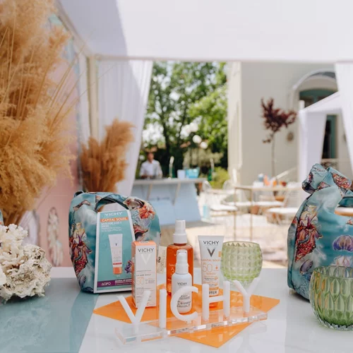 Αυτό είναι το must have beauty pouch του φετινού καλοκαιριού