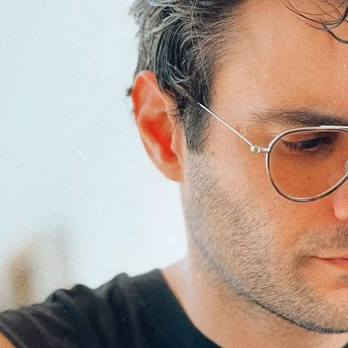 Ο Ίαν Στρατής φωτογράφισε την έκπληξη που τον περίμενε στο καρότσι της κόρης του