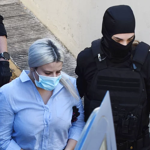 Δίκη για επίθεση με βιτριόλι | "Εσύ τι κοιτάς;", είπε η Ιωάννα στην Εφη Κακαράντζουλα - Η πρώτη τους συνάντηση