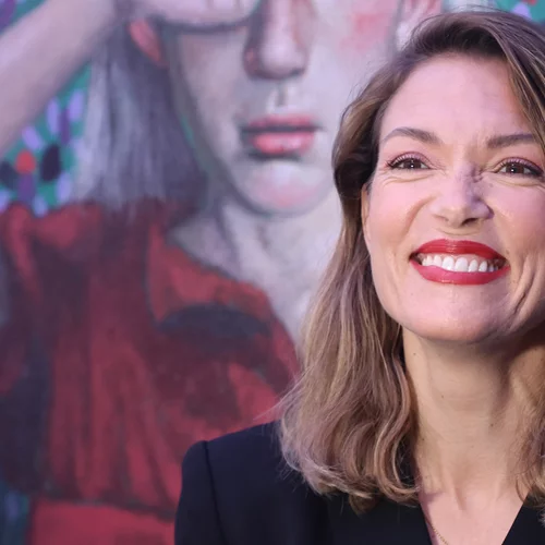 Η Βίκυ Καγιά με το χρώμα μανικιούρ που αναδεικνύει τέλεια τα κοντά νύχια