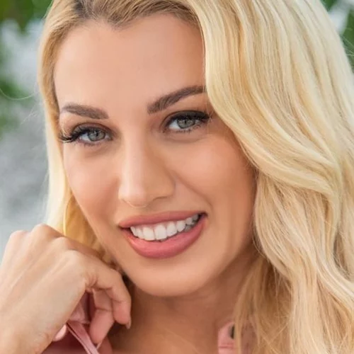 Η Κωνσταντίνα Σπυροπούλου μάς συστήνει για πρώτη φορά την πανέμορφη αδερφή της, Κατερίνα