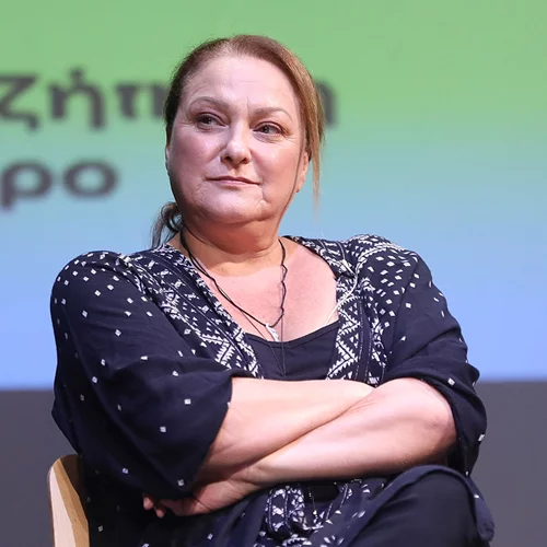 Η Ρένια Λουιζίδου σε μία εξαιρετικά σπάνια δημόσια εμφάνιση με τον γιο της, Βίκτωρα Κωνσταντάκη, 15 χρόνια πριν