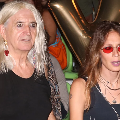 Νίκος Καρβέλας – Έλενα Φερεντίνου | Μας δείχνουν για πρώτη φορά το πρόσωπο του 8 μηνών γιου τους